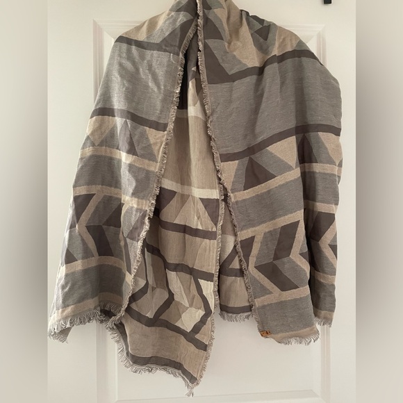 Tentree Geometric Scarf - Picture 2 of 3